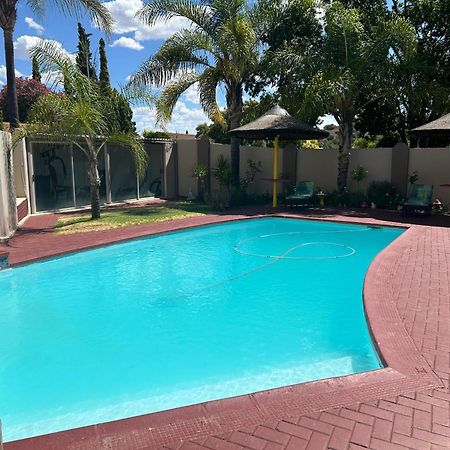 Sibella Guest House Bloemfontein Ngoại thất bức ảnh