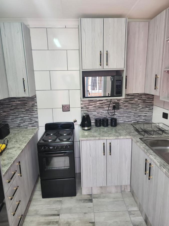 Sibella Guest House Bloemfontein Ngoại thất bức ảnh